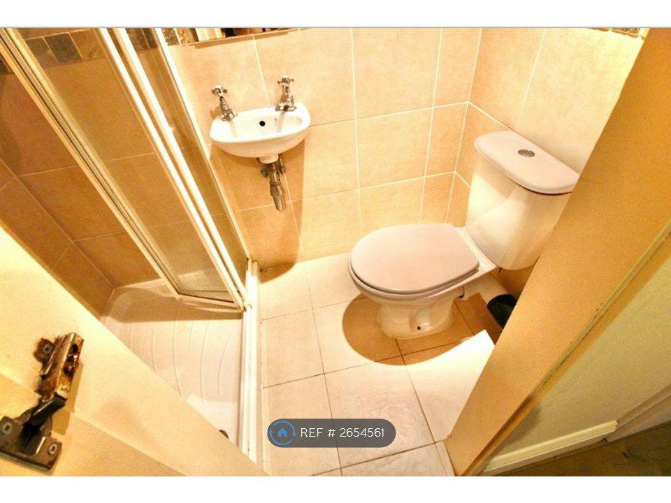 Property photo 2 of 14 Own Bathensuiteroom