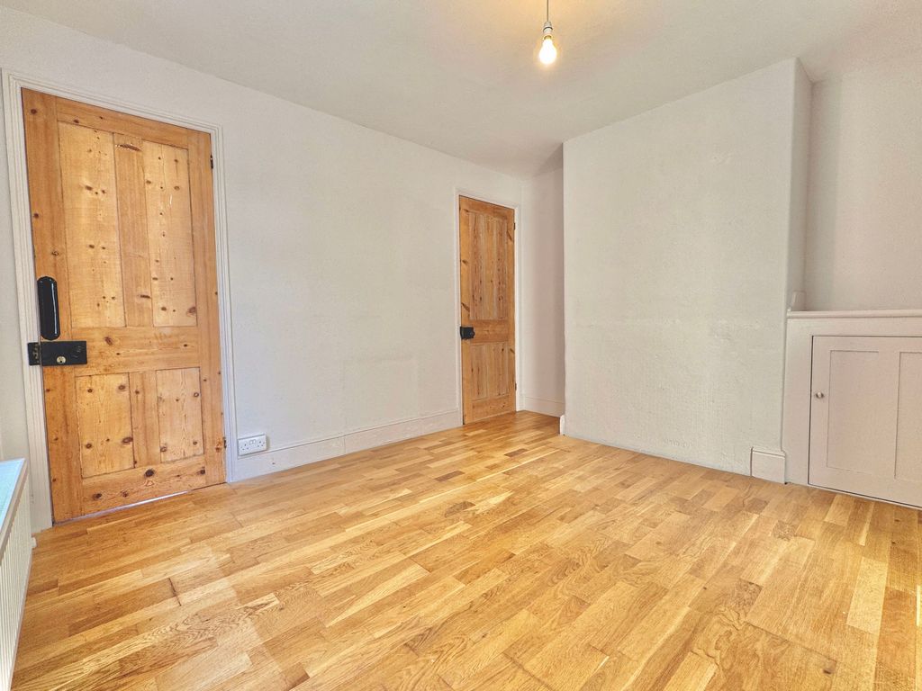 Property photo 3 of 15 Photo 5