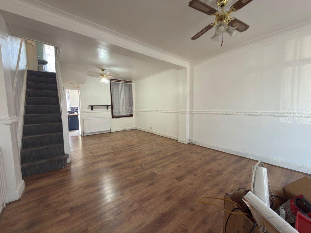 Property photo 2 of 9 Gallery