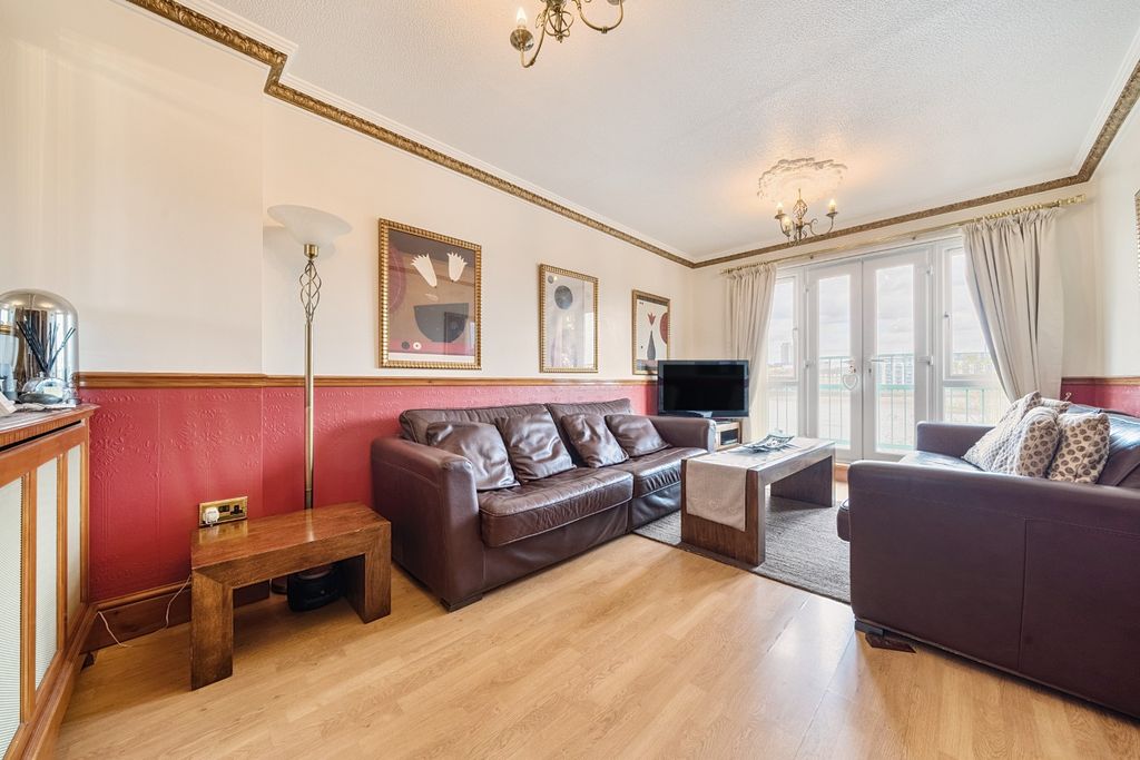 Property photo 3 of 19 4364996