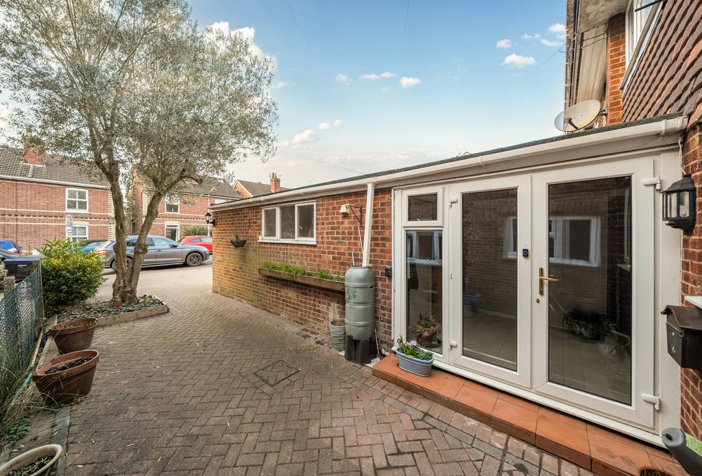 Property photo 2 of 19 1387019-2-693Fee6...