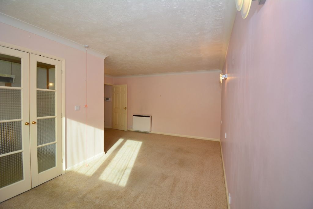 Property photo 3 of 9 Living Room