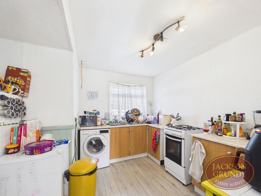 Property photo 3 of 11 Midfield Court