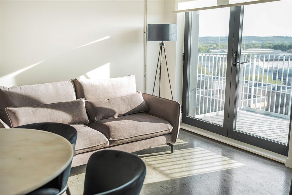 Property photo 2 of 12 1350222-8-68c056Fe03831.Jpg