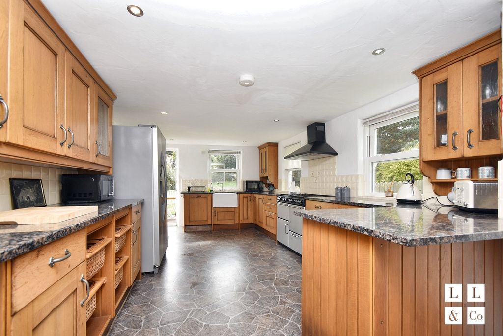 Property photo 2 of 18