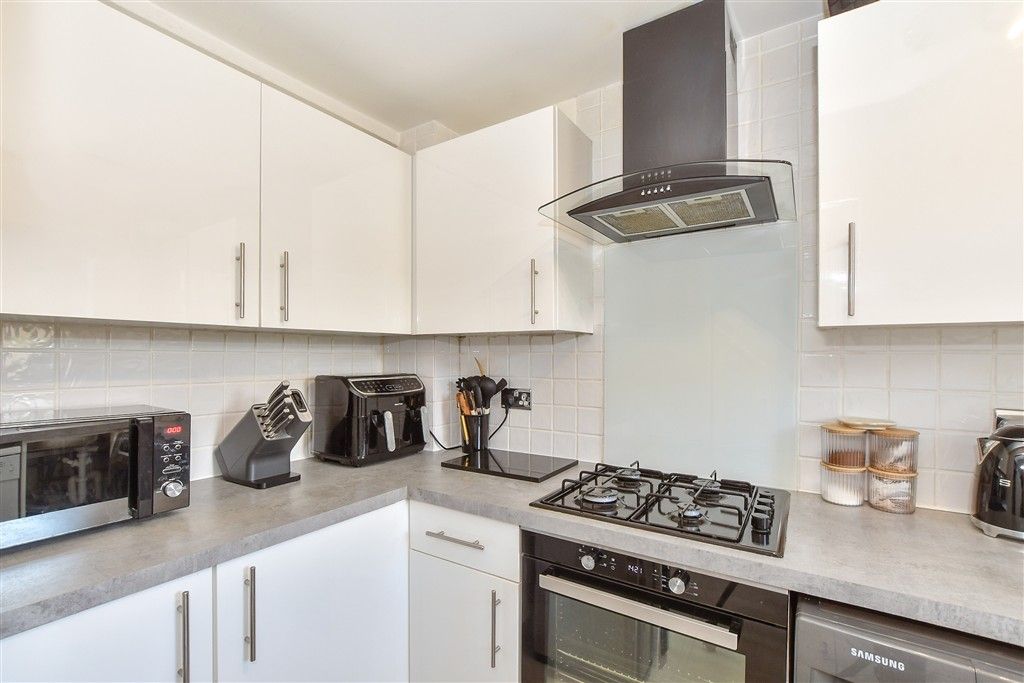 Property photo 3 of 9 Kitchen