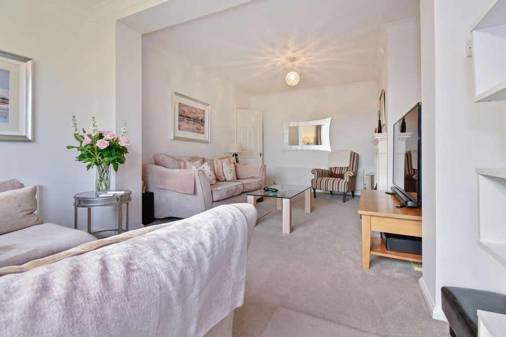 Property photo 3 of 19