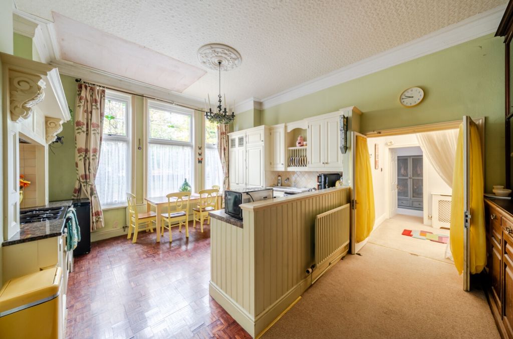 Property photo 3 of 18 1364987-11-68E77De08229E