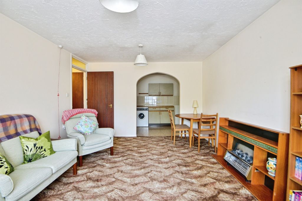 Property photo 2 of 17