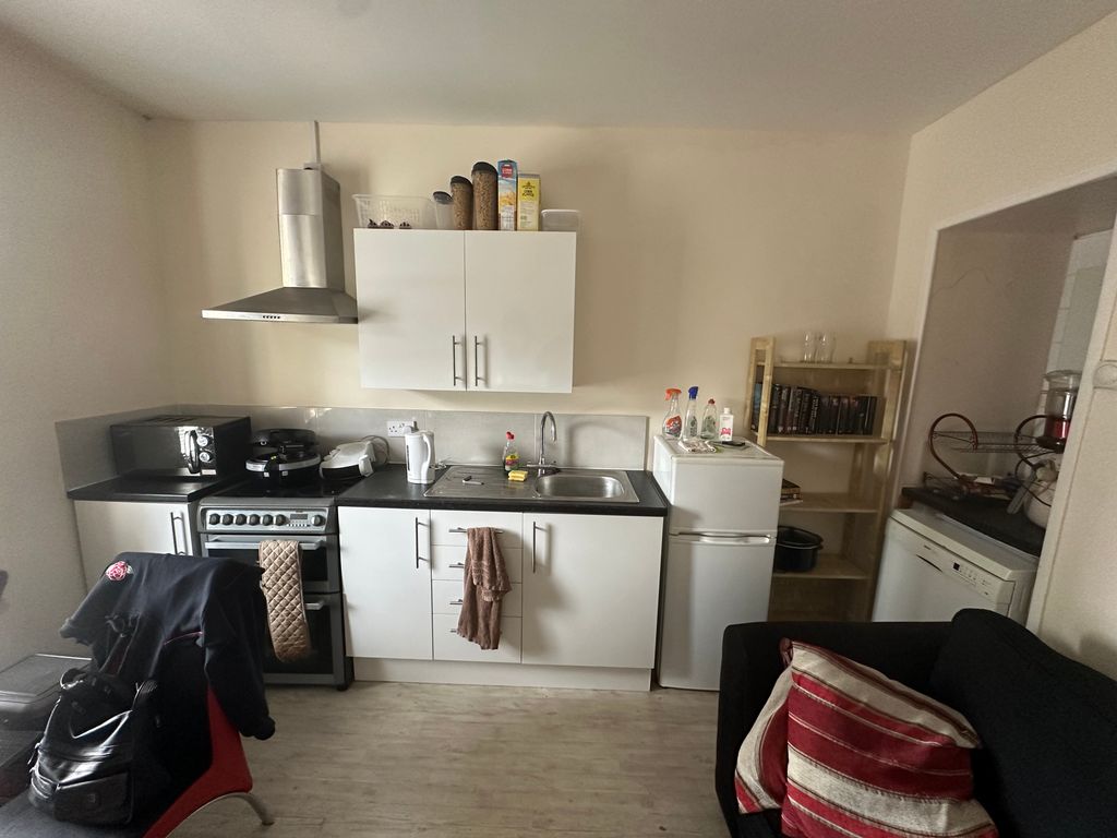 Property photo 2 of 5 Kitchen