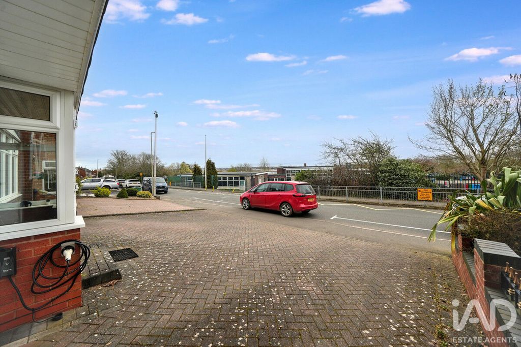 Property photo 2 of 30