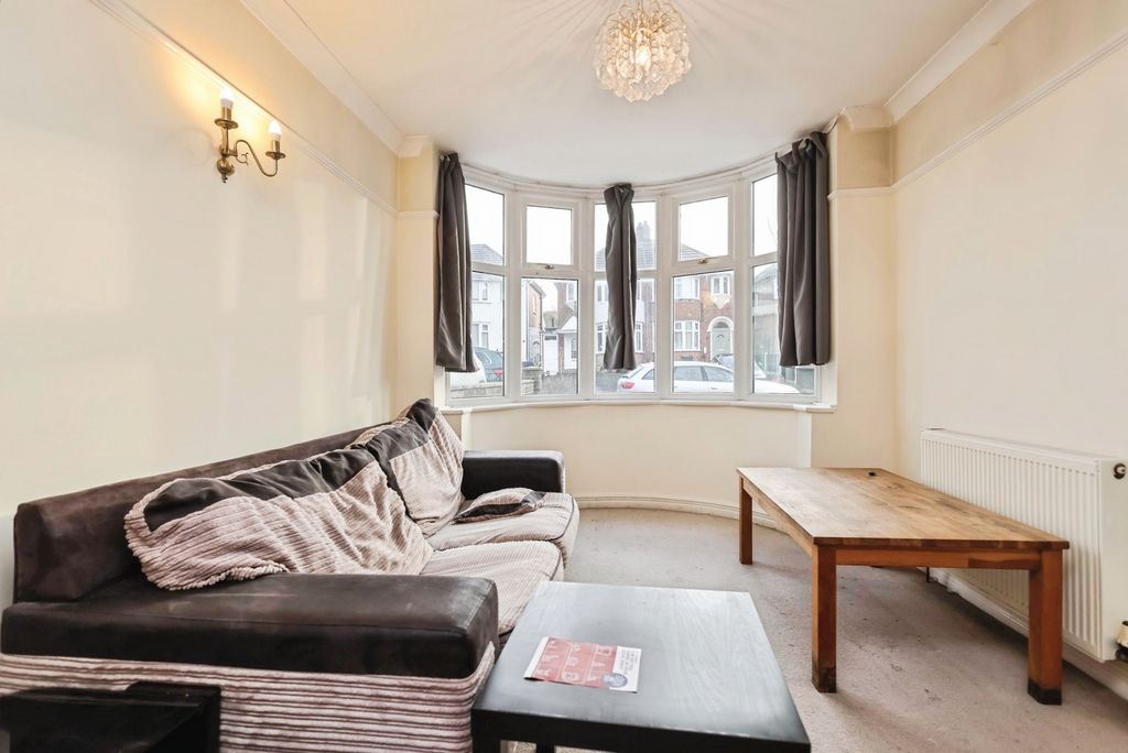 Property photo 2 of 12 Lounge