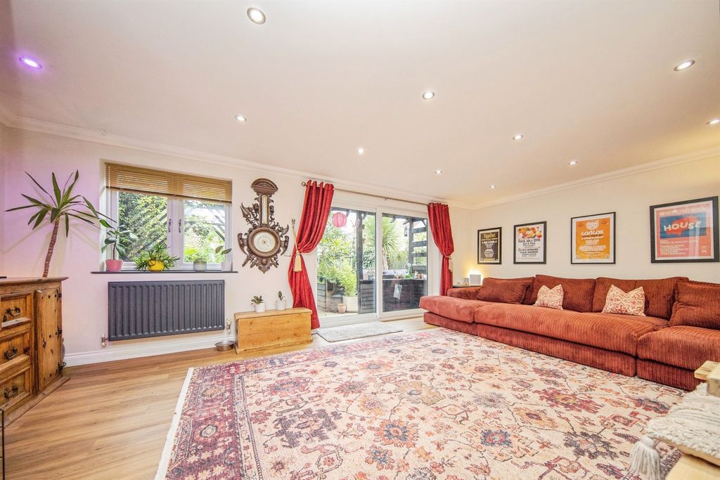 Property photo 2 of 16