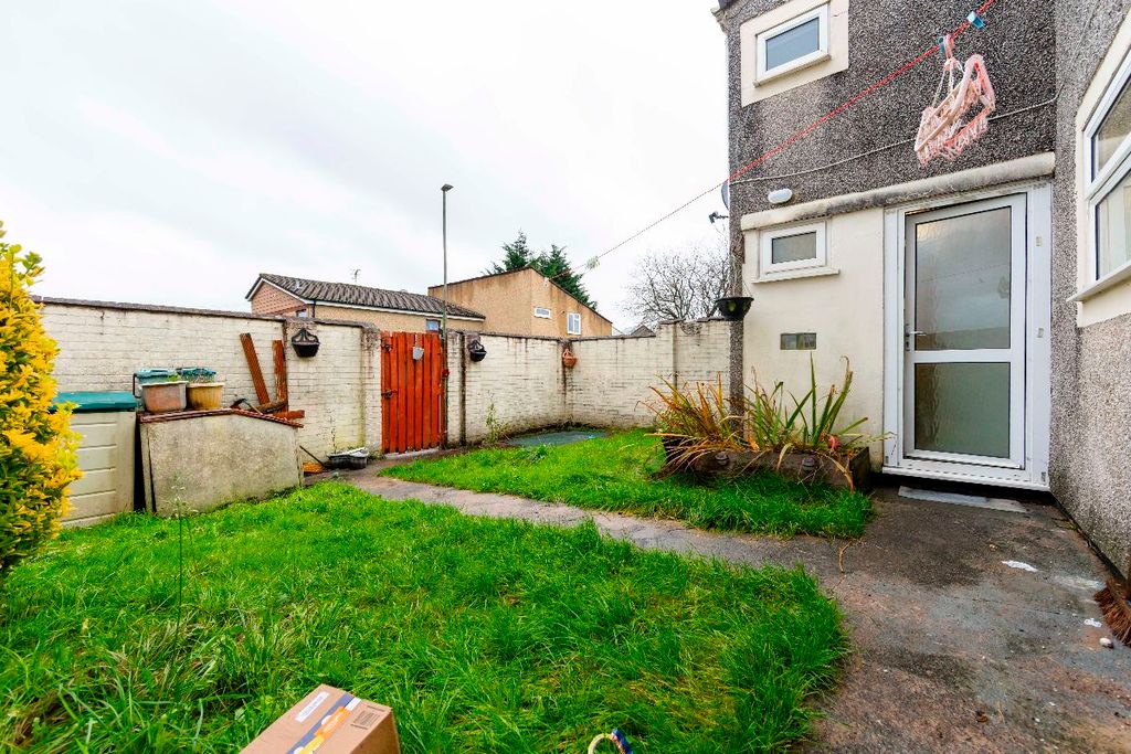 Property photo 3 of 25