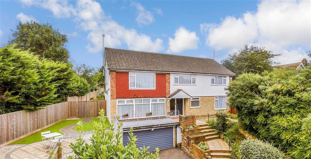 Property photo 2 of 14 Front