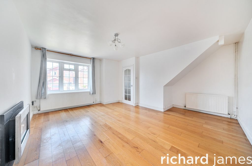 Property photo 3 of 20 B05d3A99c3804197B54B73A9d7A96040