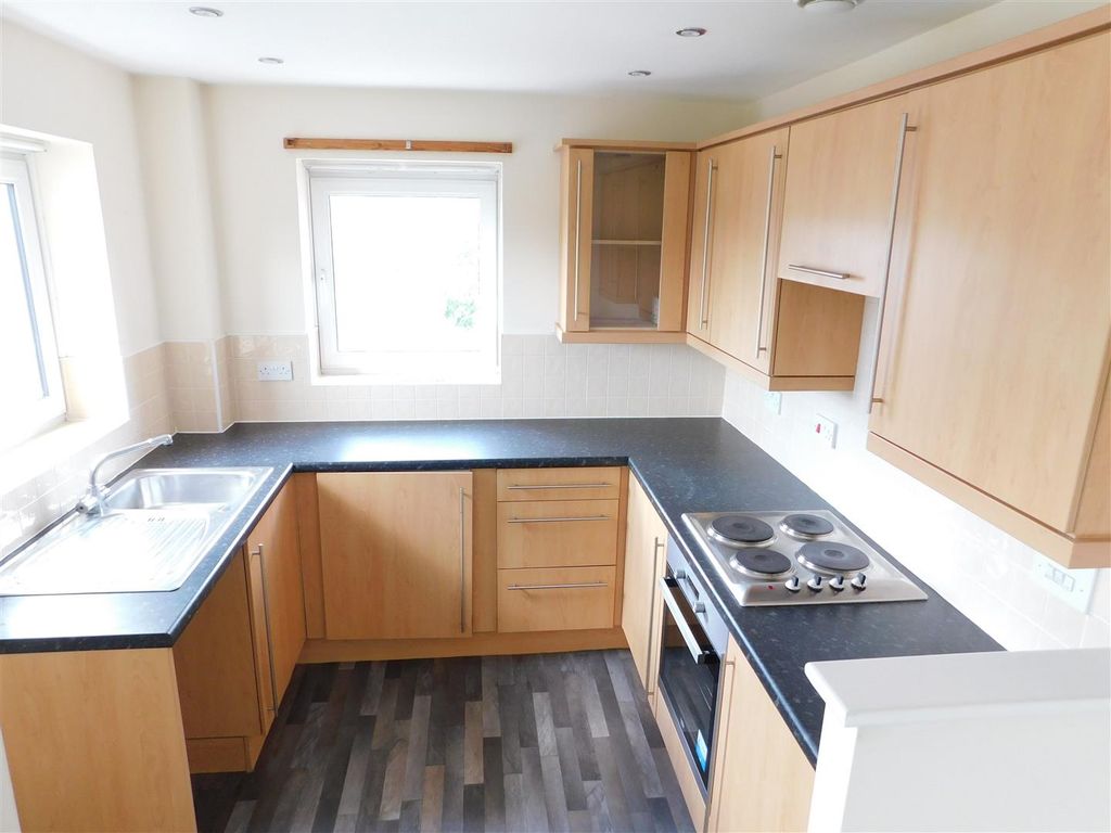 Property photo 3 of 7 Kitchen