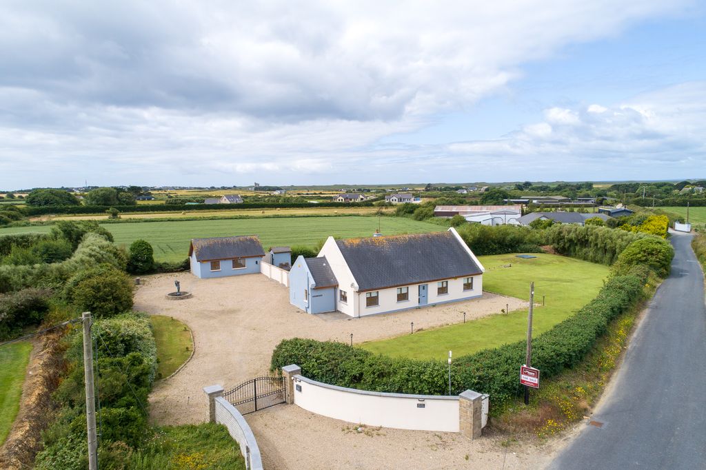 Property photo 2 of 43