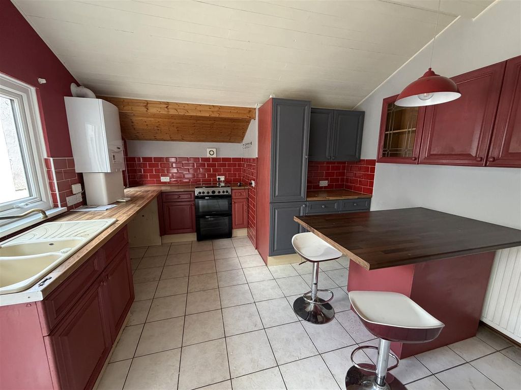 Property photo 3 of 14 Kitchen