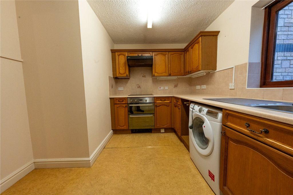 Property photo 3 of 8 Picture No. 10