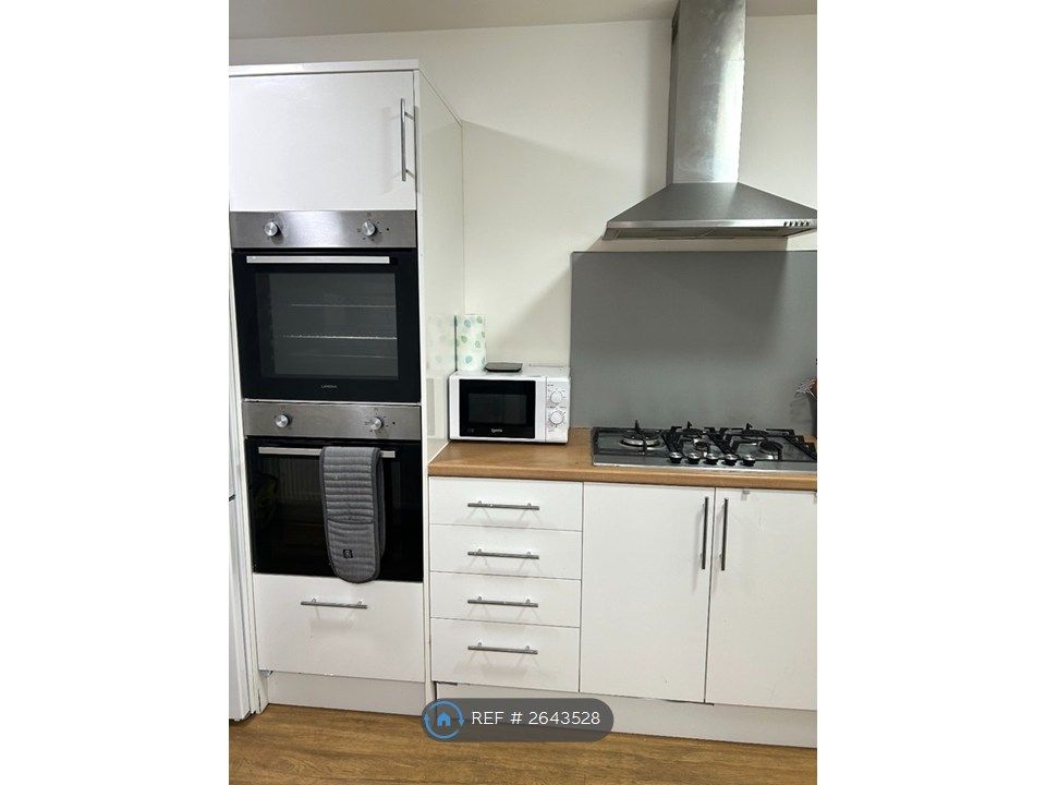 Property photo 3 of 12 Communal Open Plan Kitchen