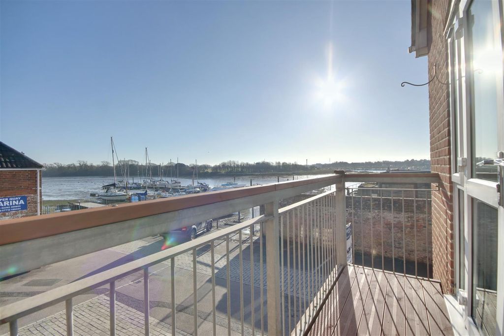 Property photo 1 of 18 1Dd2C819-B32C-4Cbb-94F6-3Aee317E6B20_1_201_A.Jpeg