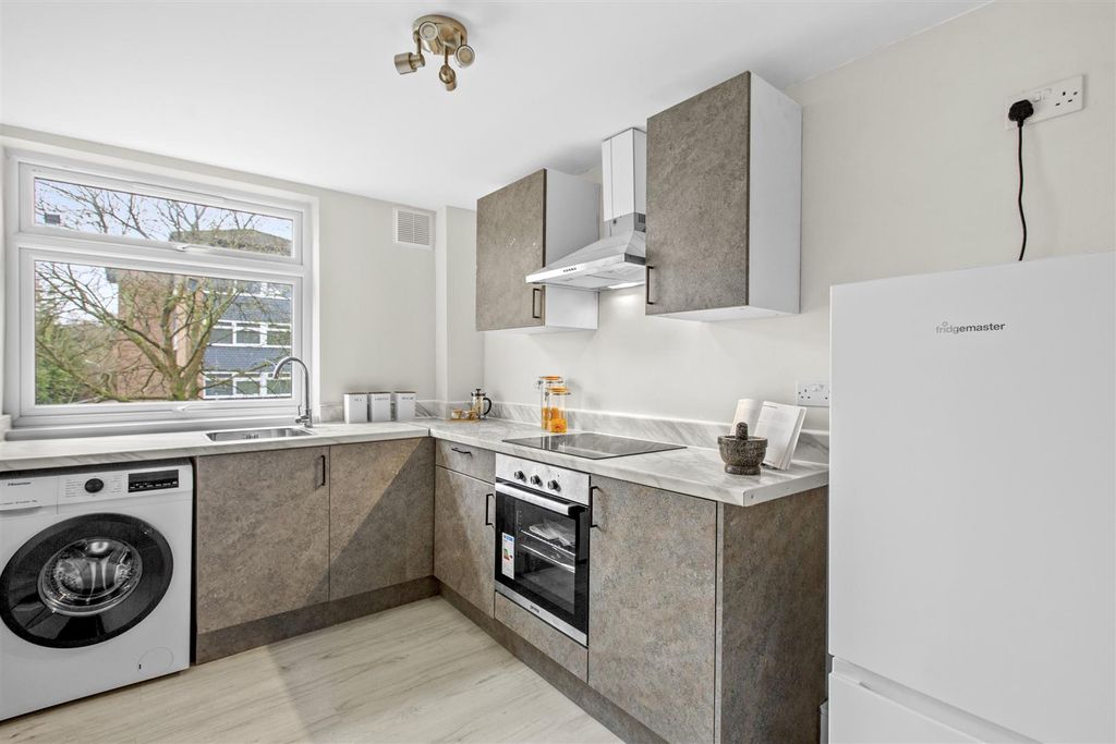 Property photo 3 of 8 Kitchen