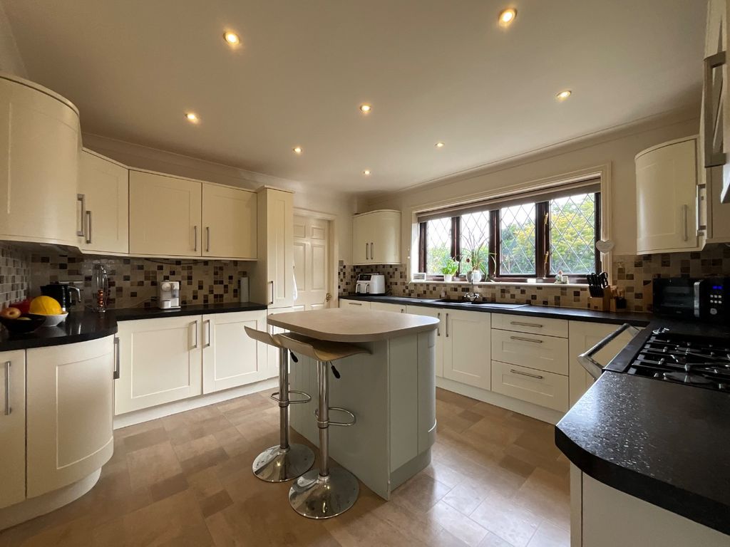 Property photo 3 of 43 4444335