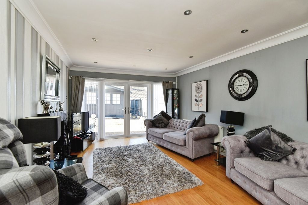 Property photo 2 of 19 Pbox-Img.Jpg