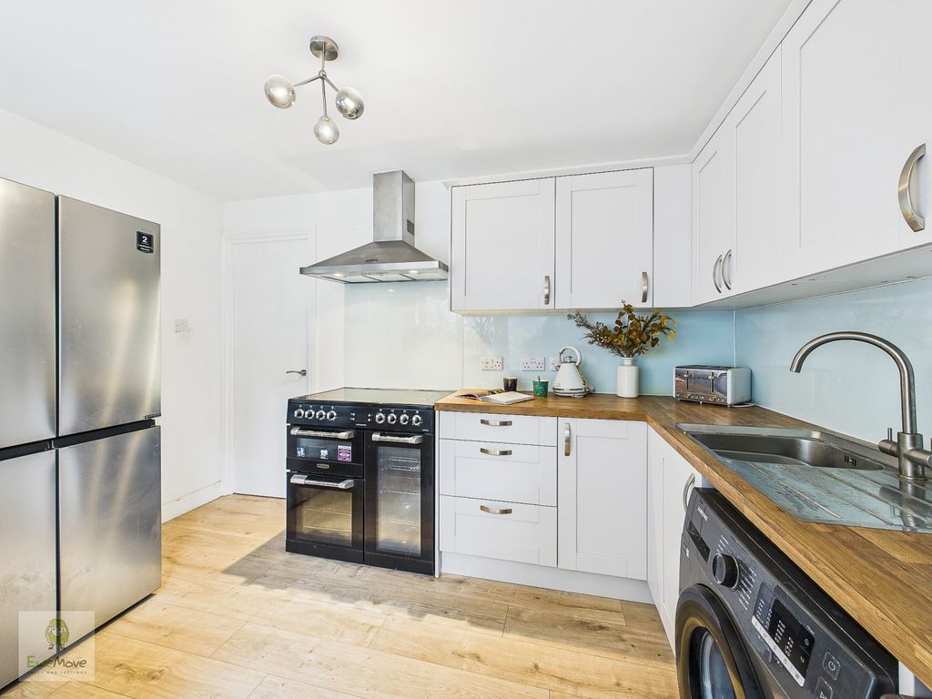 Property photo 3 of 14 Cam02308G0-Pr0222-Still008-2