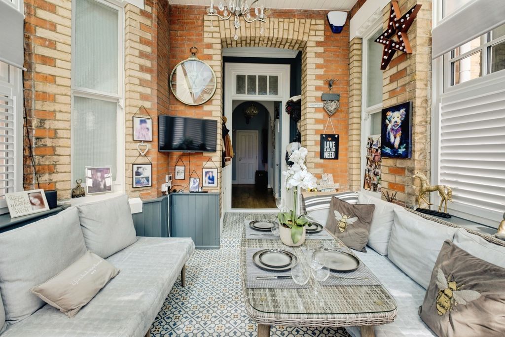 Property photo 3 of 17 Pbox-Img.Jpg