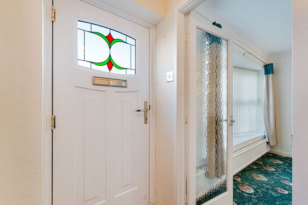 Property photo 2 of 32