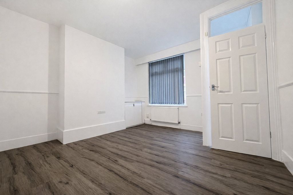 Property photo 2 of 12 Picture No. 11