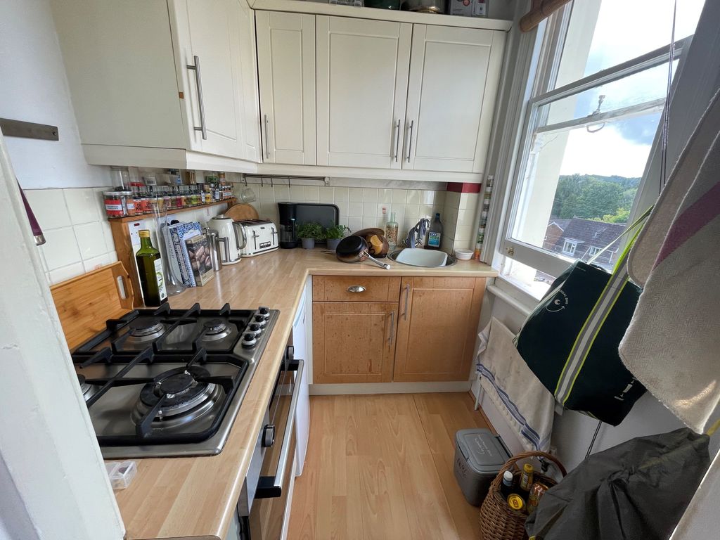 Property photo 2 of 7 Kitchen