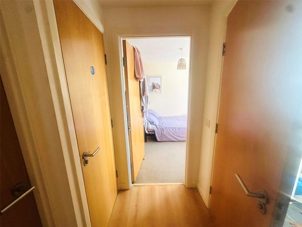 Property photo 2 of 10 Hallway
