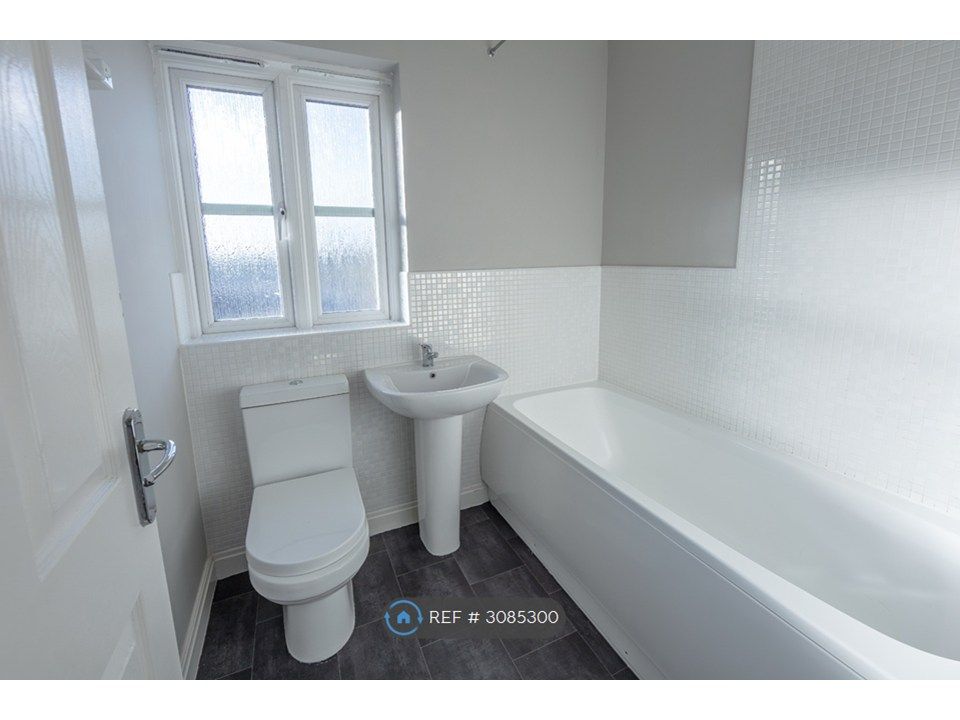 Property photo 3 of 11 Main Bathroom
