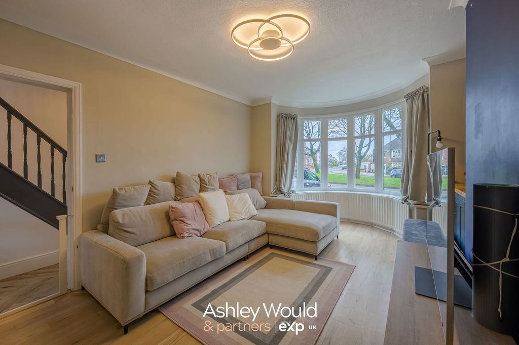 Property photo 3 of 19