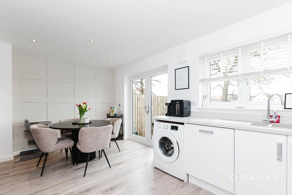 Property photo 3 of 16 Kitchen Diner