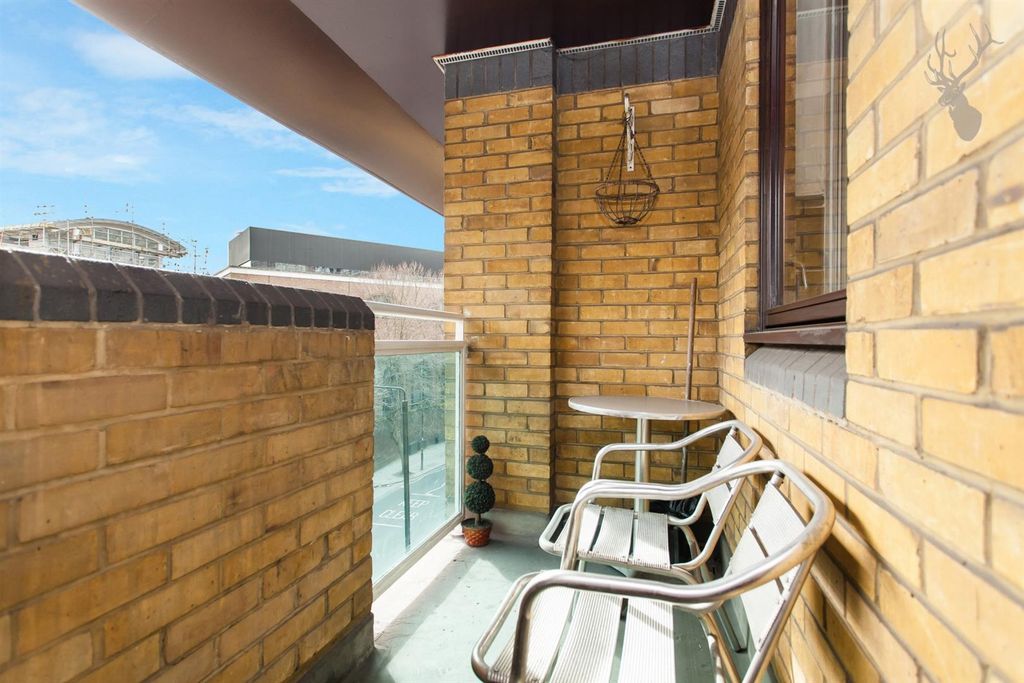 Property photo 3 of 12