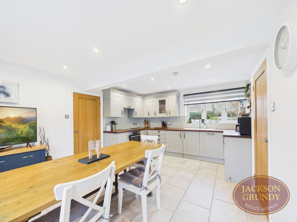 Property photo 3 of 25 The Green Chelveston