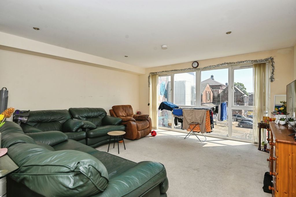 Property photo 3 of 16 Pbox-Img.Jpg