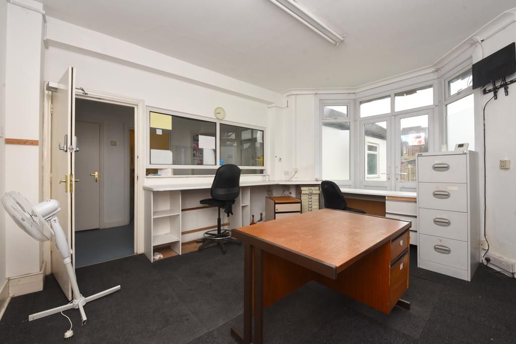 Property photo 2 of 12 Photo 4