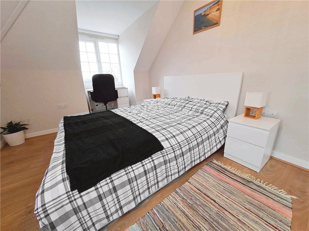 Property photo 2 of 16 Bedroom