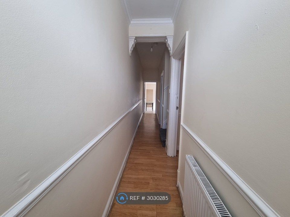 Property photo 2 of 17 Entrance Hallway