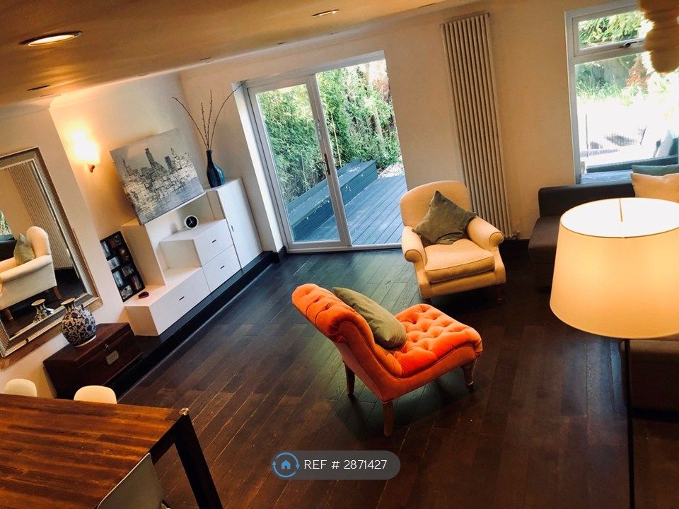 Property photo 2 of 25 Lounge Birdview