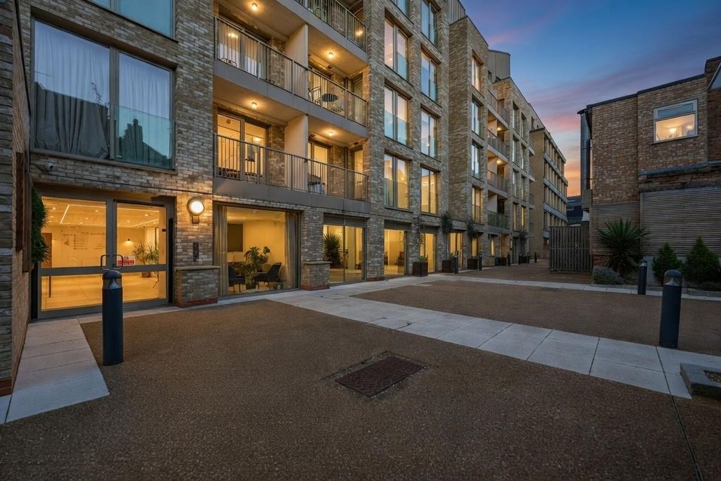 Property photo 1 of 14 Dusk Front.Jpg