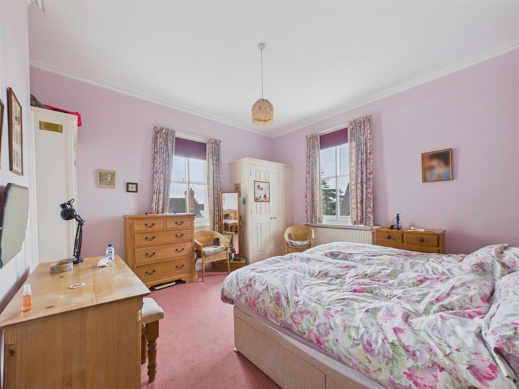 Property photo 1 of 24 Bed1.Jpg