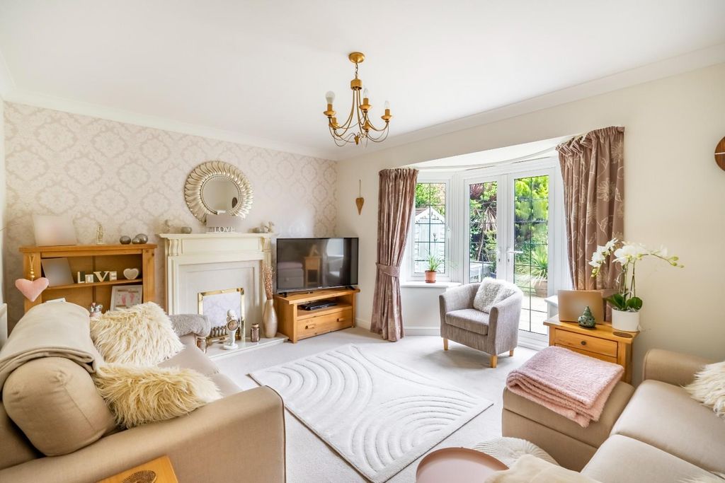 Property photo 2 of 21 Living Room