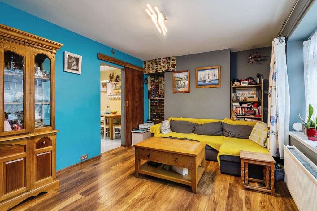 Property photo 3 of 17 Photo