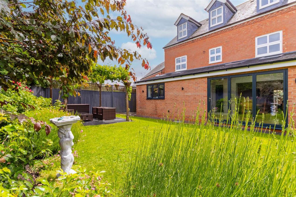 Property photo 2 of 42